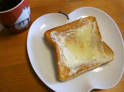 クリームチーズとはちみつレモンのトーストの写真