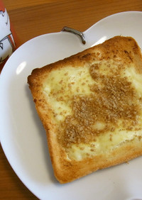 クリームチーズとすりごまのトースト