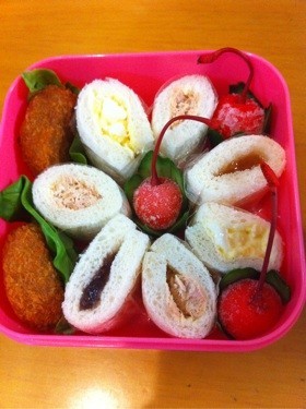 お弁当に☆お花のサンドイッチ