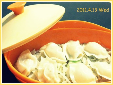 お鍋アレンジ☆ルクエで鶏つくねの蒸餃子の写真