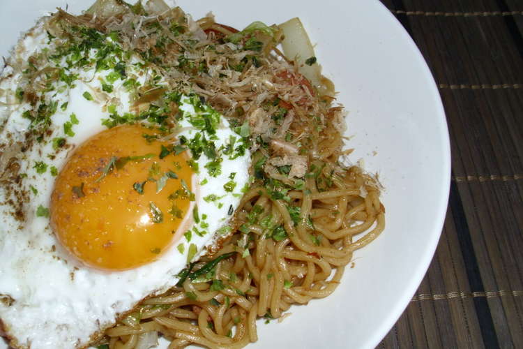 いつものソース焼きそばに 目玉焼きを レシピ 作り方 By わかめるちょ クックパッド 簡単おいしいみんなのレシピが354万品