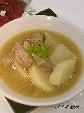 五香粉香の豚肉大根スープ★(赤肉羹)