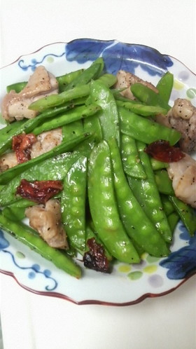 さやえんどうと鶏肉の炒めもの