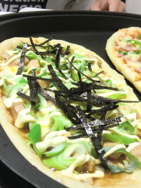 米粉inカリサクッ♪ホットプレートピザ