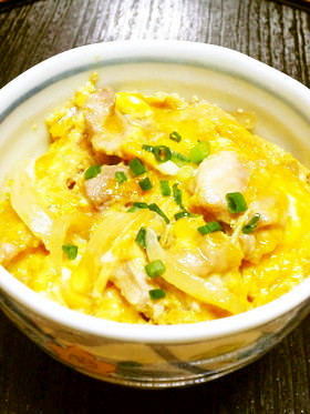 レンジであっという間に出来上がり♪親子丼