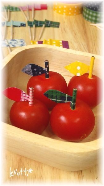 手作りピックでプチトマトのりんごの画像
