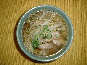 もやしたっぷりラー油ラーメン(煮豚の煮汁を使ったレシピ)