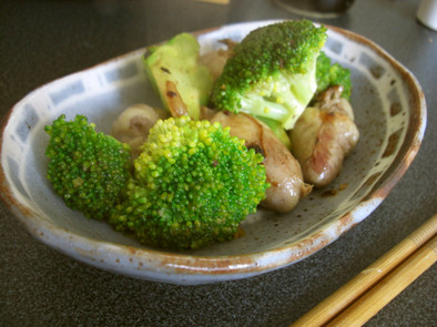 ブロッコリーと鶏ハツの炒めものの写真