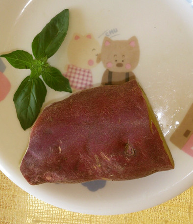 シリコンスチーマーで蒸かし芋（レンジ）　の写真