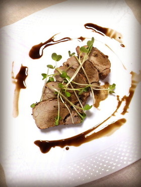 豚ヒレ肉のバルサミコソース添え