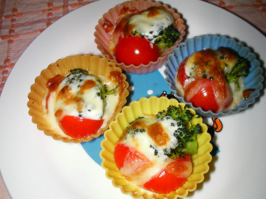 プチトマトとブロッコリーのミニグラタン☆の画像
