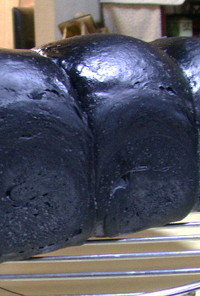 まっ黒くろすけ☆竹炭山形食パン