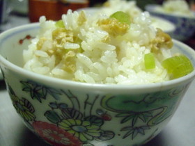 しゃきしゃき感じる☆ふきご飯♪お揚げもね
