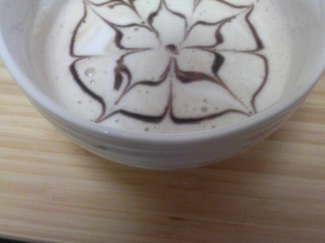 カフェアート チョコソースでお花ver レシピ 作り方 By かえでまま クックパッド