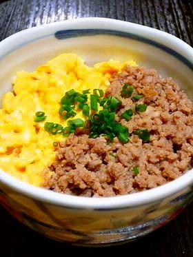 ランチやお弁当にレンジで1人分♪そぼろ丼