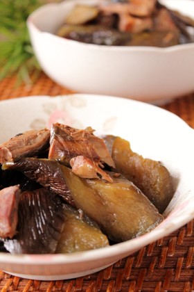 とろ~り味がしみます♪なすとサバ缶の煮物