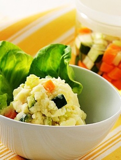 コロコロ野菜のピクルスでポテトサラダの写真