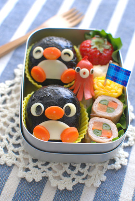 丸いおにぎりdeペンギン弁当