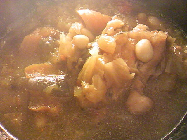 圧力鍋：鶏手羽元肉と大豆と野菜のトマト煮の画像