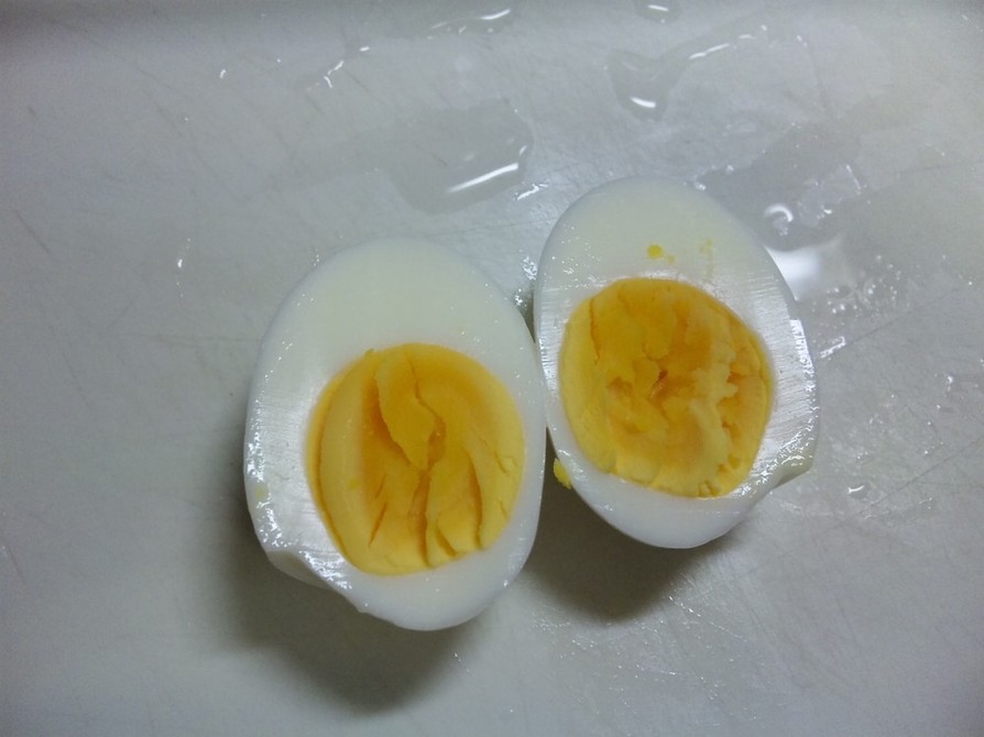 ゆで卵の作り方（やや半熟編）の画像