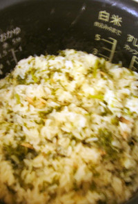 ニンジン葉とツナ缶で炊き込み御飯