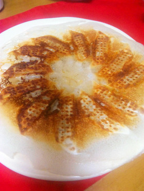 簡単!安い餃子を使って羽根つき餃子