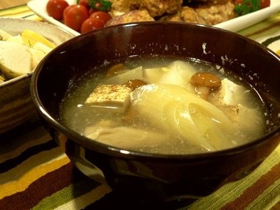 豆腐となめこと長ねぎの中華スープの写真