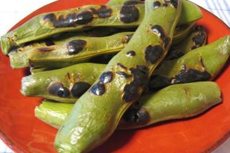 塩水でホクホク感動 さやごと焼き空豆 レシピ 作り方 By Unpetit クックパッド 簡単おいしいみんなのレシピが354万品