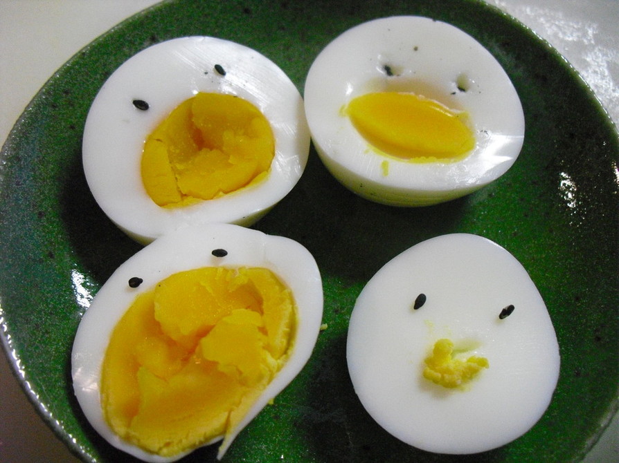 茹で卵でトリさん家族　(゜)>　♪の画像