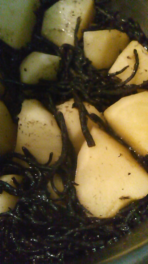 長ひじきとジャガイモの簡単煮物の画像