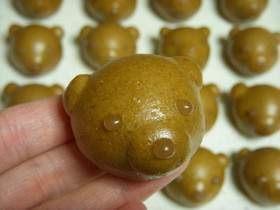 クマちゃんの黒糖饅頭