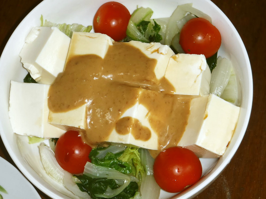菜っ葉に豆腐ののっけ盛サラダの画像