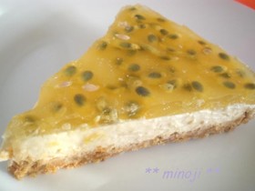 パッションフルーツのレアチーズケーキ