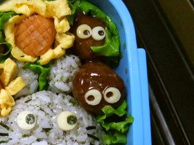 キャラ弁 ミートボールでまっくろくろすけ