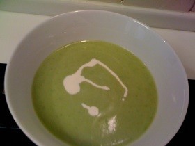 グリーンピースの冷たいスープの画像