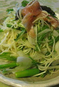 生ハムと緑野菜のサラスパ