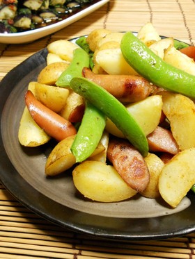 新じゃがとスナップえんどうのコンソメ炒め