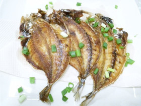 小鯵(あじ)開き干しの素揚げ