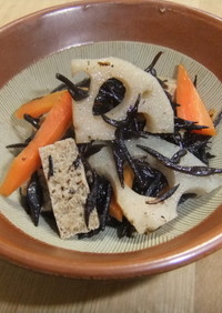 高野豆腐とひじきの炊き合わせ