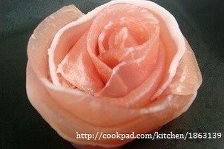 特別な日のサラダなどに 生ハムでバラの花 レシピ 作り方 By Meg526 クックパッド 簡単おいしいみんなのレシピが365万品