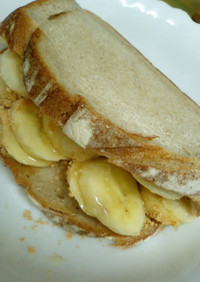 ライ麦パンでバナナハニーきな粉サンド