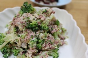 ブロッコリーのコンビーフサラダ