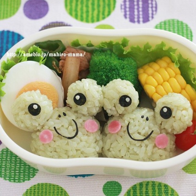 簡単キャラ弁 カエルくんおにぎり レシピ 作り方 By Momo クックパッド 簡単おいしいみんなのレシピが355万品