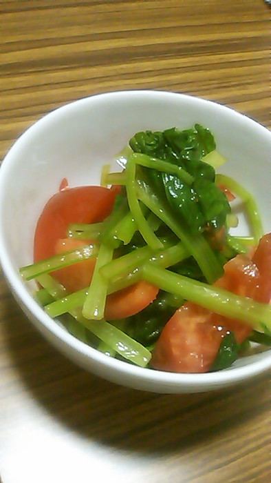 小松菜とトマトでさっぱりサラダの写真