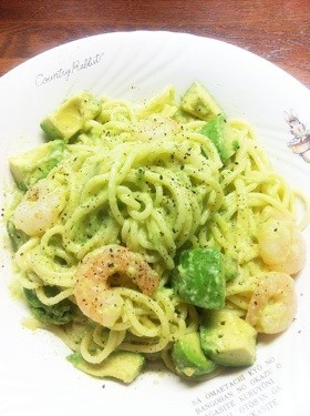 エビとアボカドのクリームパスタ♡*.