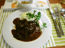 とろとろ牛すね肉のワイン煮