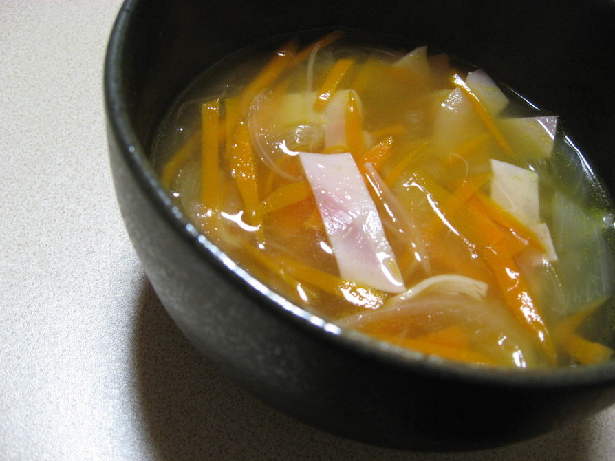 ニンジンと玉ねぎのスープの画像