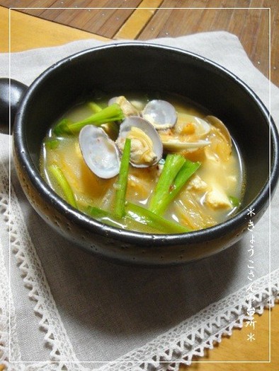 アサリと豆腐のキムチスープの写真