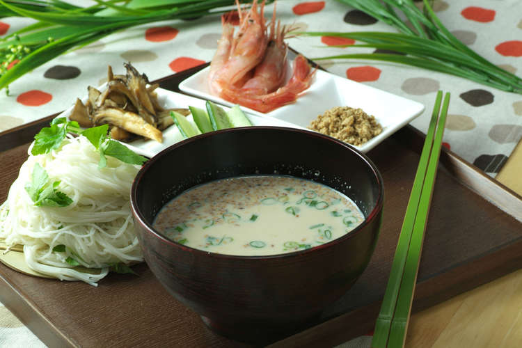 夏の定番そうめんつゆ 豆乳 金ごま麺 レシピ 作り方 By 金ごま本舗 クックパッド 簡単おいしいみんなのレシピが360万品