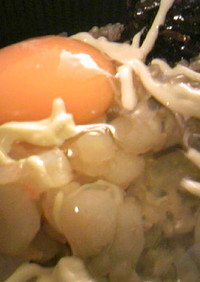 えびと昆布佃煮のマヨネーズ温泉卵丼